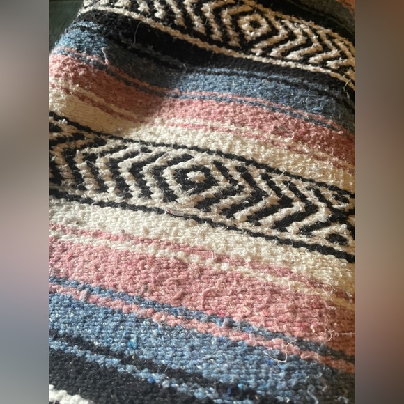 FALSA Mexican Blanket - Picture 4 of 4